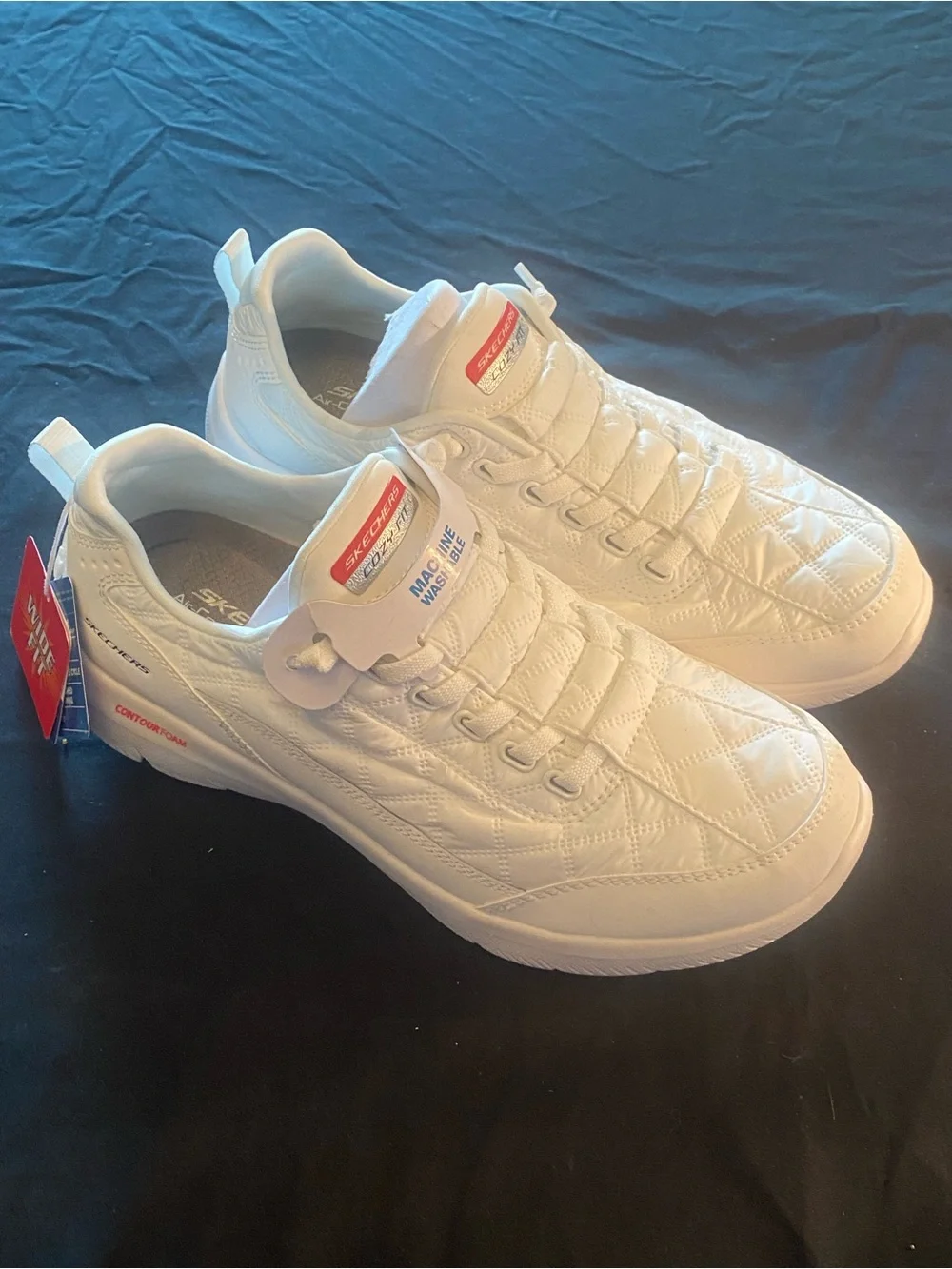 Skechers Cozy Fit Shoes wide fit Women’s size 7.5 New with tags
